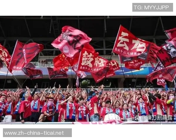 足球明星齐聚威海激情对决引发球迷热潮盛况空前 足球明星齐聚威海激情对决引发球迷热潮盛况空前